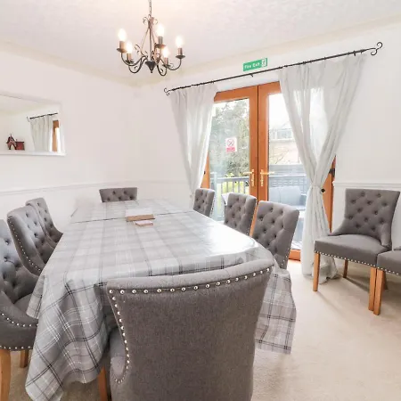 5 Westwood Road *