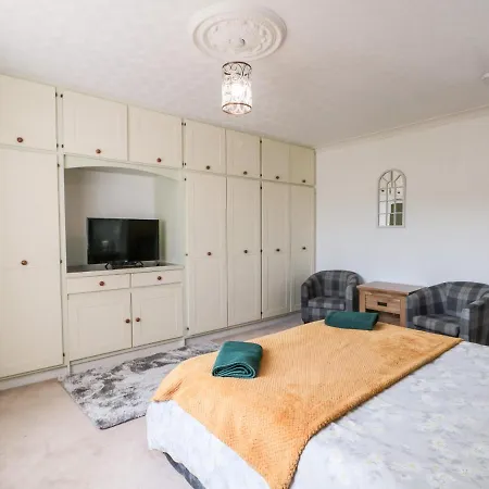 5 Westwood Road * Scarborough