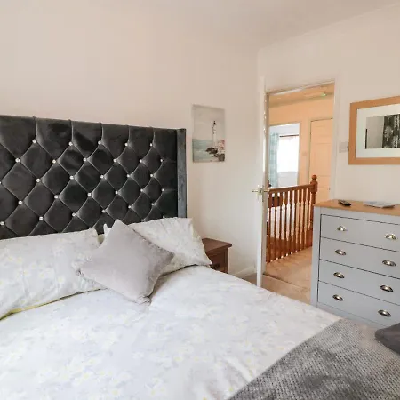 5 Westwood Road *