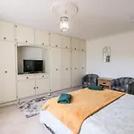 5 Westwood Road * Scarborough