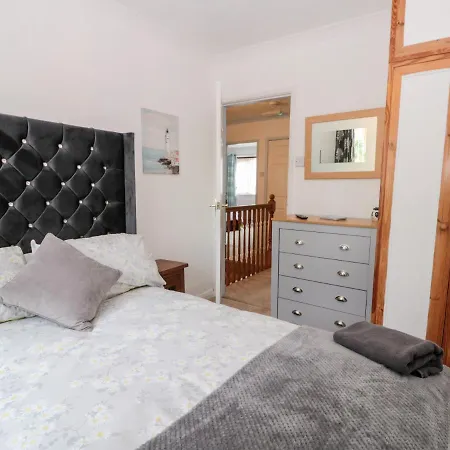 5 Westwood Road *
