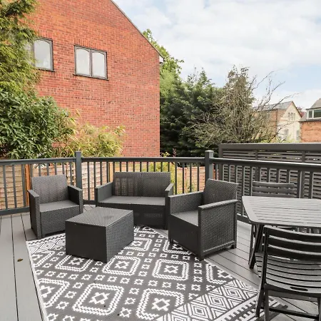 5 Westwood Road *